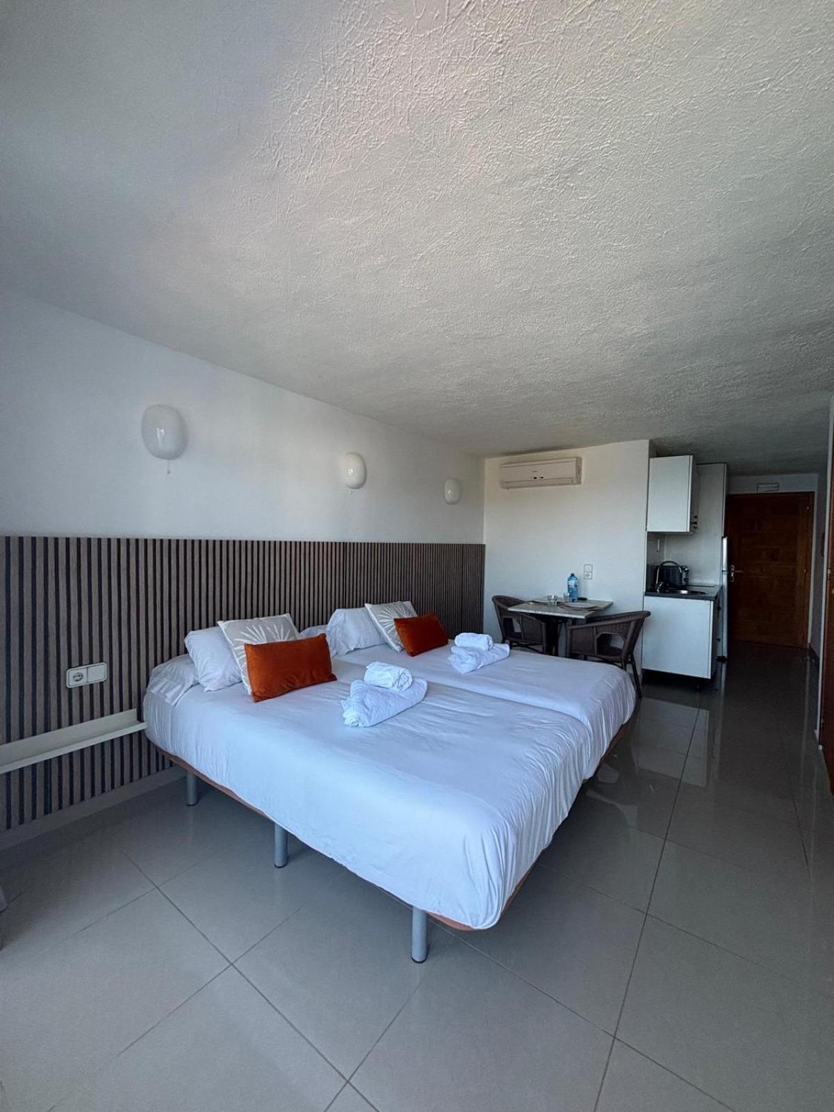Es Grop Apartamentos Portinatx Εξωτερικό φωτογραφία