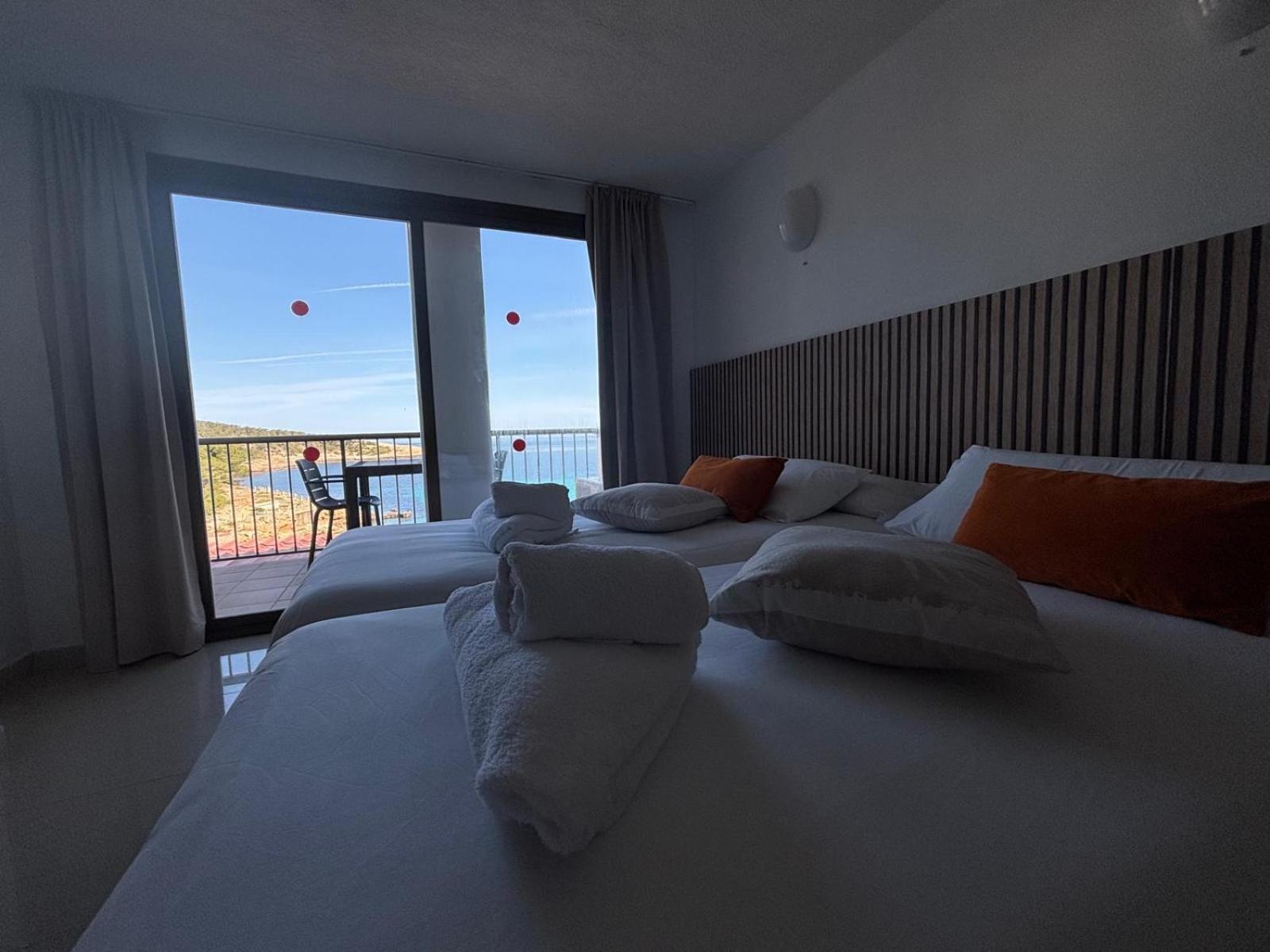 Es Grop Apartamentos Portinatx Εξωτερικό φωτογραφία